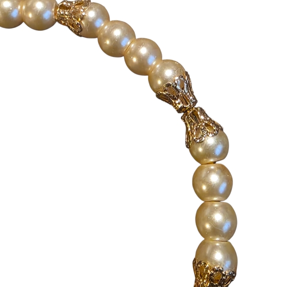 Vintage-Inspired Pearl Beaded Gold Accent Bracelet - Picture 5 of 6